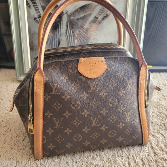 AUTH LOUIS VUITTON MONOGRAM CANVAS MARAIS MM BAG - Picture 2 of 12
